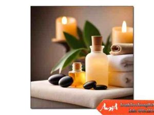 Tranh treo tường Spa hình ảnh sản phẩm dưỡng da massage dưới ngọn nến thơm lung linh AmiA 2804052024